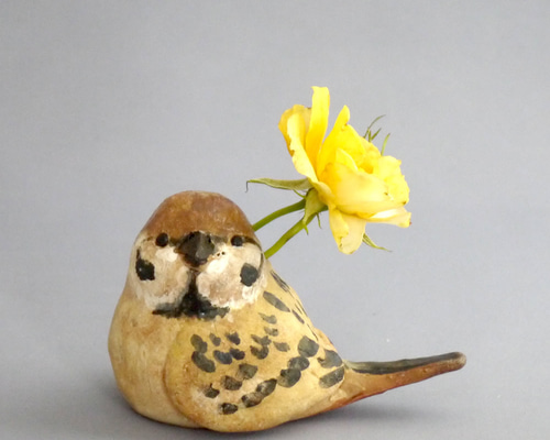 花と鳥の絵柄 陶器の一輪挿し 楽天市場】九谷焼 2種から選べる 花と鳥 一輪挿し /ハレクタニ