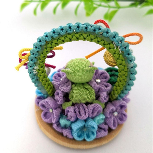 ちりめん細工歳時記 「梅雨の晴れ間の福カエル」 紫陽花とカエル