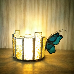 ガラスの蝶つき昭和風ガラスを使ったステンドグラスの丸い器　キャンドルホルダー・キャディポット・花器・小物入れに 4枚目の画像