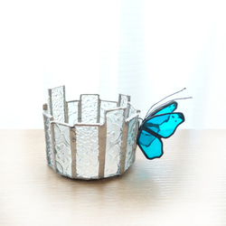 ガラスの蝶つき昭和風ガラスを使ったステンドグラスの丸い器　キャンドルホルダー・キャディポット・花器・小物入れに 2枚目の画像