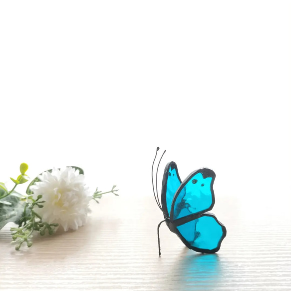 ガラスの蝶つき昭和風ガラスを使ったステンドグラスの丸い器　キャンドルホルダー・キャディポット・花器・小物入れに 8枚目の画像