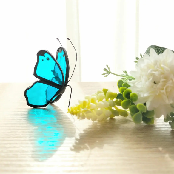 ガラスの蝶つき昭和風ガラスを使ったステンドグラスの丸い器　キャンドルホルダー・キャディポット・花器・小物入れに 7枚目の画像