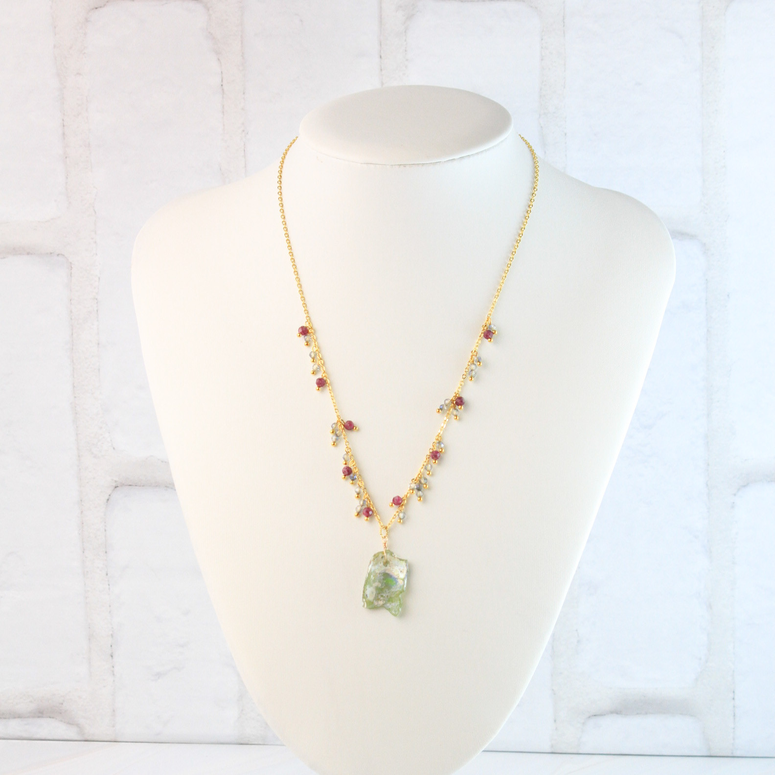 【古代 虹の記憶】ローマンガラス　ルビー　トパーズ　ネックレス