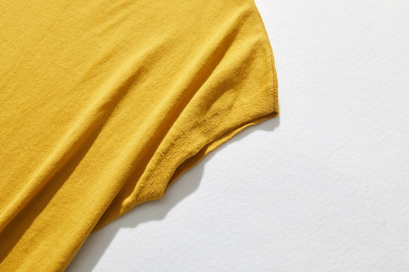 ラフに着られてきちんとお洒落なサマーニット　薄手　コットン100％ 　暖かみのある深い黄色　230602-3 3枚目の画像