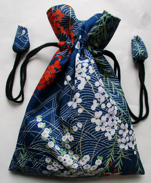 ７１５８　花柄の着物で作った巾着袋＃送料無料 2枚目の画像