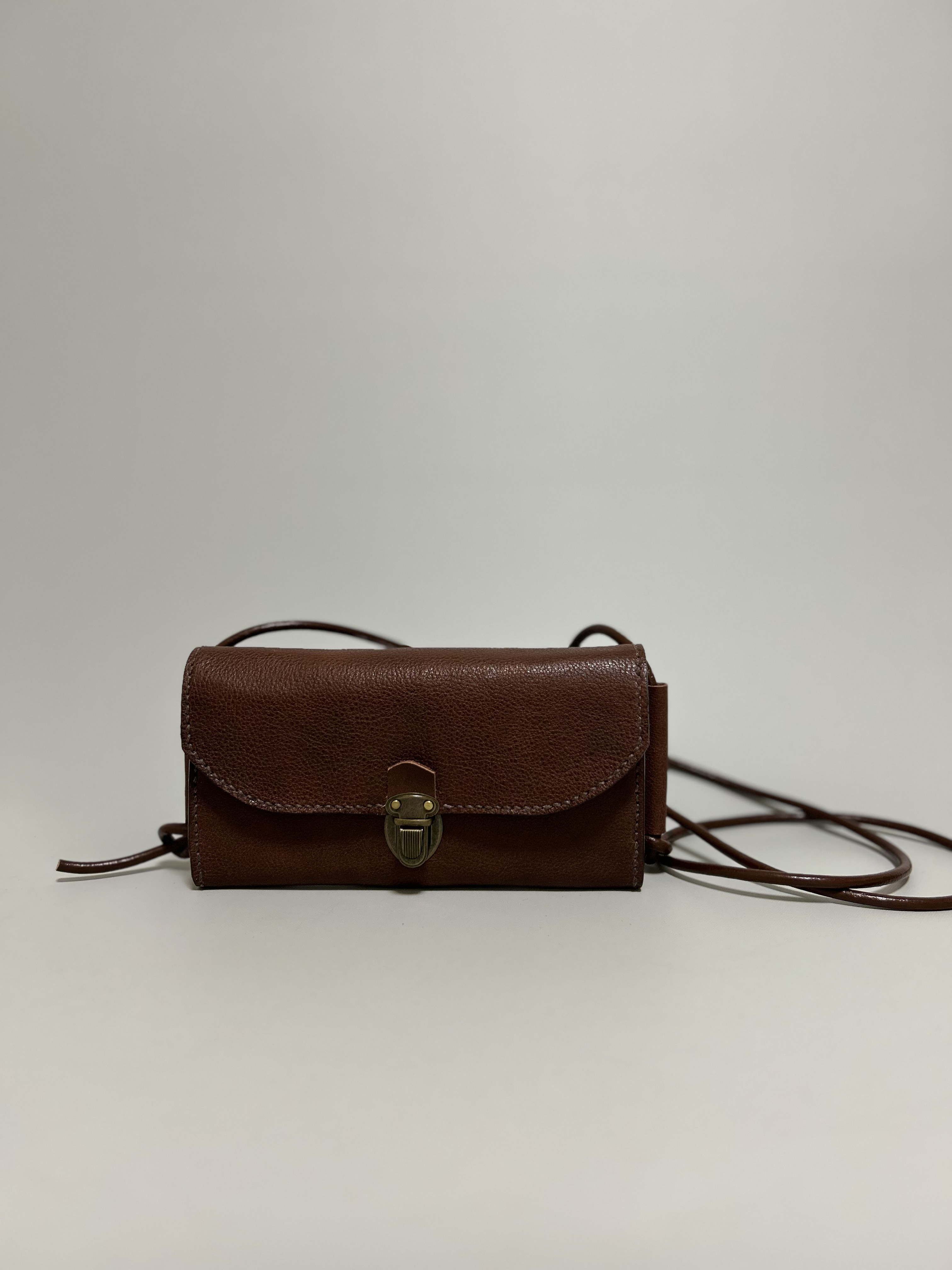 姫路レザー長財布スマホポシェット◆焦げ茶　携帯入れ　スマホショルダー　サコッシュ　ショルダーバック　クリスマス