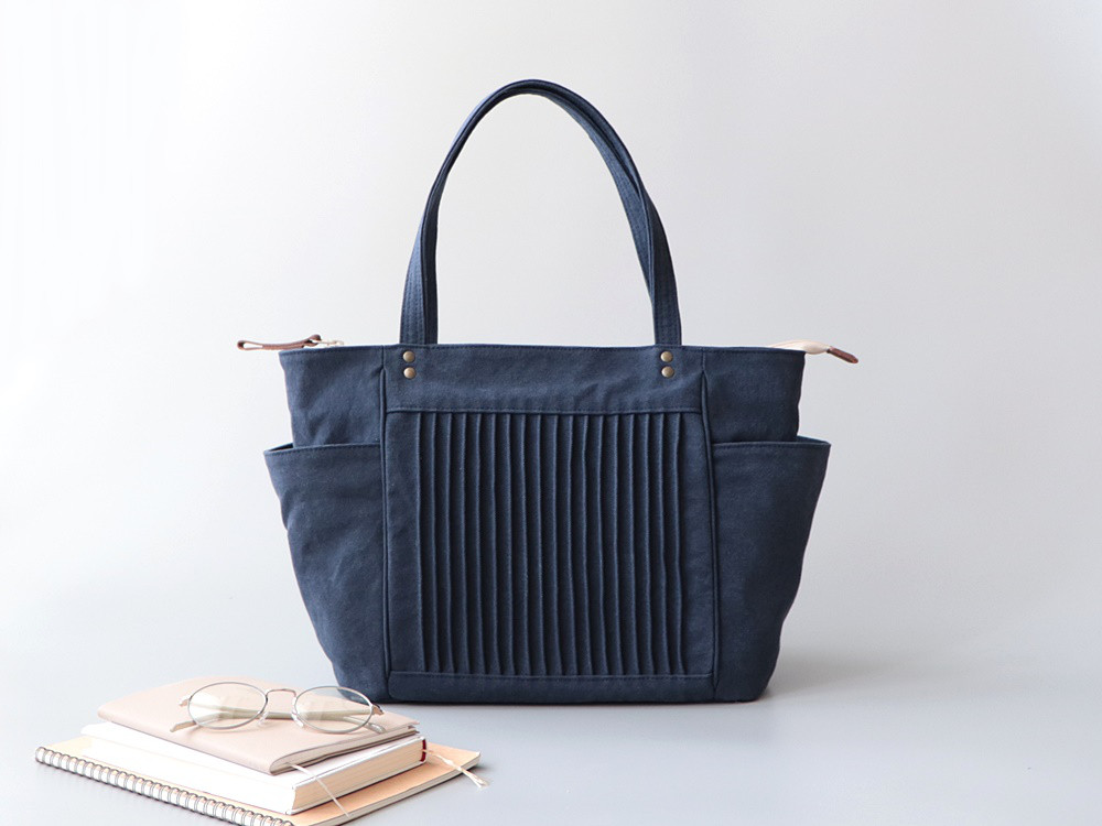 私的トート（ネイビー）Ａ４サイズ＊ポケット沢山容量たっぷり　軽量通勤バッグ