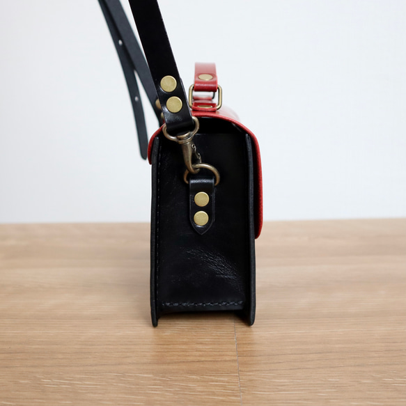 「革の宝石」ルガトーを使ったクラシカルなヒネリ金具のハンドル付きミニショルダーバッグ 6枚目の画像