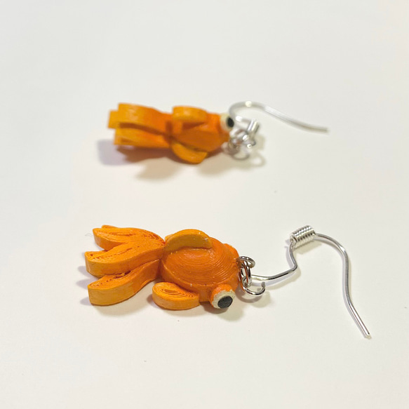 ミニ金魚（オレンジ色）のパークイリングのピアスorイヤリング 4枚目の画像
