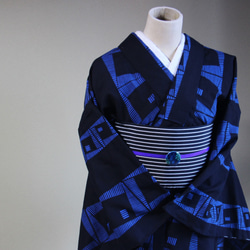 手染め型染浴衣　濃紺+青　染めのテキスタイルデザインがシックモダン　コシノジュンコ　お袖長めモアトールサイズ　裄70ｃｍ 12枚目の画像