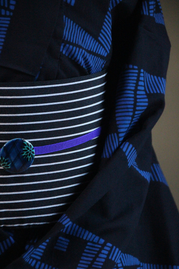 手染め型染浴衣　濃紺+青　染めのテキスタイルデザインがシックモダン　コシノジュンコ　お袖長めモアトールサイズ　裄70ｃｍ 10枚目の画像