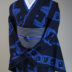 手染め型染浴衣　濃紺+青　染めのテキスタイルデザインがシックモダン　コシノジュンコ　お袖長めモアトールサイズ　裄70ｃｍ 5枚目の画像