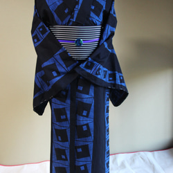 手染め型染浴衣　濃紺+青　染めのテキスタイルデザインがシックモダン　コシノジュンコ　お袖長めモアトールサイズ　裄70ｃｍ 2枚目の画像