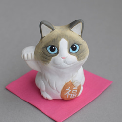 招き猫(ラグドール)【受注制作】ご注文前には必ずメッセージで納期をお確かめください 1枚目の画像
