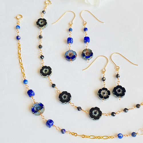 14kgf チェコフラワー&ラピスラズリのピアス ac/696 ピアス（フック  