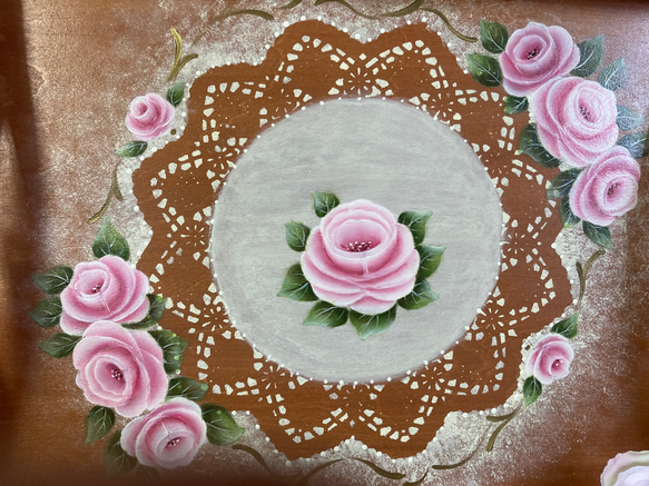 トールペイントで描いた薔薇のトレー 3枚目の画像