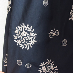 【受注制作】サークルフラワー刺繍のコットンロングスカート ブラック 6枚目の画像