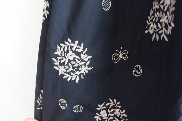 【受注制作】サークルフラワー刺繍のコットンロングスカート ブラック 6枚目の画像