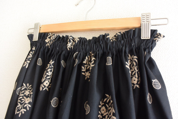 【受注制作】サークルフラワー刺繍のコットンロングスカート ブラック 8枚目の画像