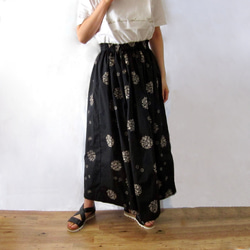 【受注制作】サークルフラワー刺繍のコットンロングスカート ブラック 3枚目の画像