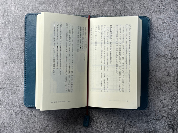 【手工縫製】古色古香的藍色書本創新封面（角花裝飾）帶書籤 第6張的照片