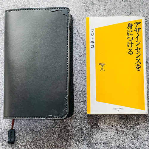 メモリー㉓ブックカバー 手縫】ブラック黒本革新書用ブックカバー（角花飾り）しおり付き