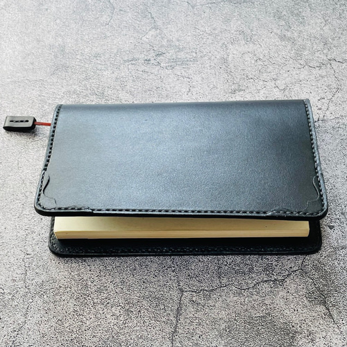 メモリー㉓ブックカバー 手縫】ブラック黒本革新書用ブックカバー（角花飾り）しおり付き