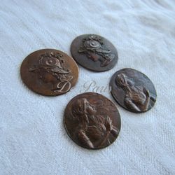 【25mm1個】兵士 女性 メダル クラフト素材 アンティーク 真鍮製 2枚目の画像