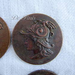 【25mm1個】兵士 女性 メダル クラフト素材 アンティーク 真鍮製 4枚目の画像