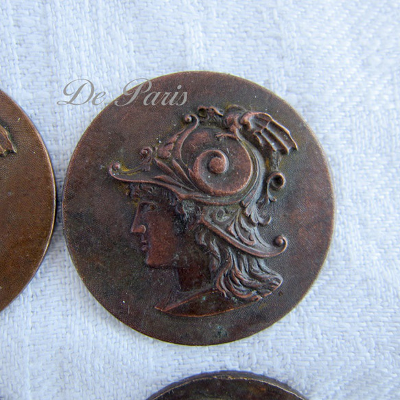 【25mm1個】兵士 女性 メダル クラフト素材 アンティーク 真鍮製 4枚目の画像