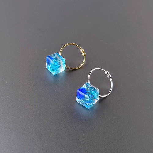 No.1601-A　琉球ガラス☆キューブ型☆ピアス・イヤリング(ネイビーブルー) 数量限定2点 夏の福袋】琉球ガラスの涼やかリング（大）＆ピアス