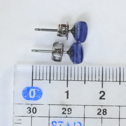 （獨一無二的商品）藍晶石耳釘（6mm 方形，鈦柱） 第5張的照片