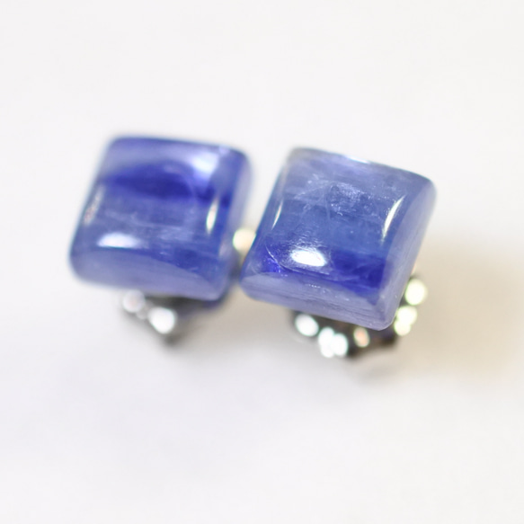 （獨一無二的商品）藍晶石耳釘（6mm 方形，鈦柱） 第3張的照片