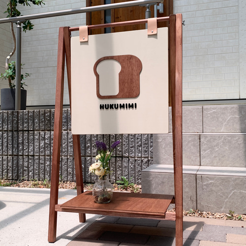 木製レトロな看板 de0556715.jpg