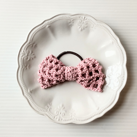 手編みのヘアゴム・ネット編みのヘアリボン・スタイリッシュカラー・選べるカラー・かぎ針編み 5枚目の画像