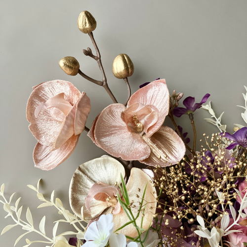 胡蝶蘭と南天、アネモネの和装ブーケ 和婚をシックに演出〈秋カラーのウェディングブーケ〉和装 胡蝶