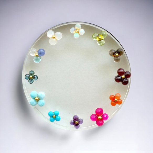 まるい天然石の小さいお花ピアス4枚花　オパール　サージカルステンレス　シンプル　クリア　虹　透明感　母の日 13枚目の画像