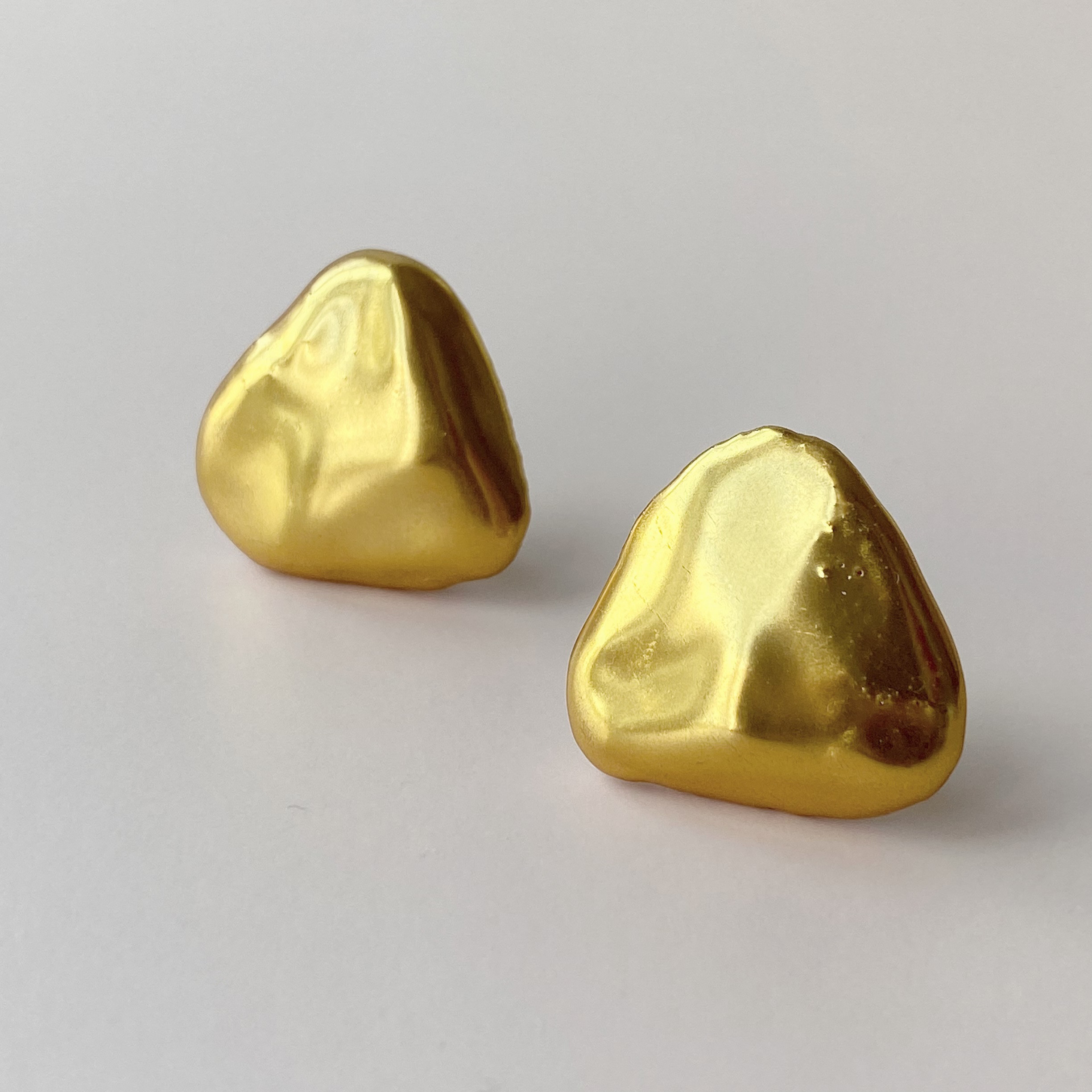 ＜送料無料＞　トライアングルイヤリング