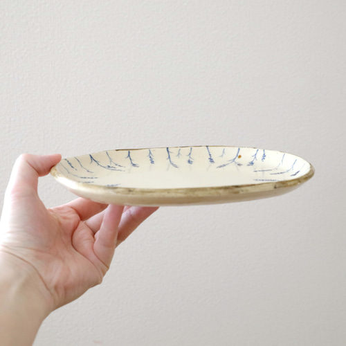 作家物 彩陶プレート 手描き楕円形皿 ラベンダー柄の絵付け楕円皿 中皿 TSUCHI-HANAKI 通販 16021112