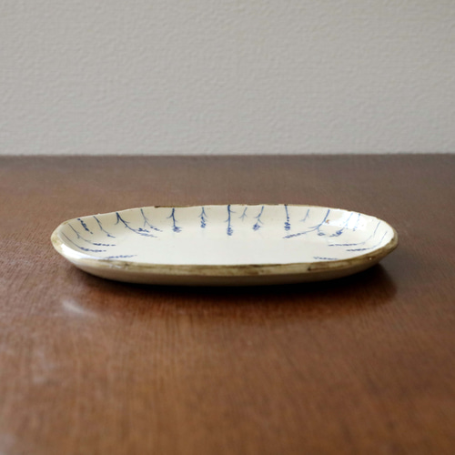 手づくり楕円形陶器皿 模様入り ラベンダー柄の絵付け楕円皿 中皿 TSUCHI-HANAKI 通販 16021112