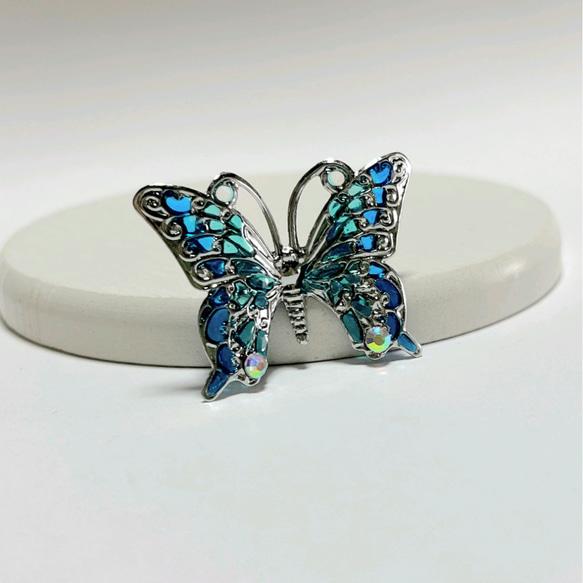 蝶のステンドグラス風ブローチ / レジン / アンティーク ブローチ 華昇