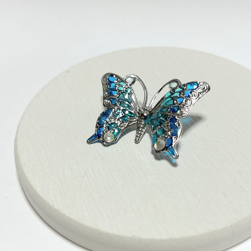 蝶のステンドグラス風ブローチ / レジン / アンティーク ブローチ 華昇