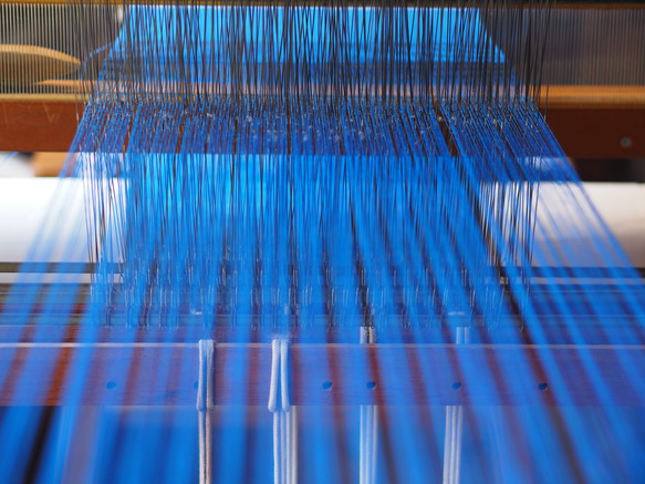 ベルギーリネンの手織りストール【ブルー・無地】 4枚目の画像