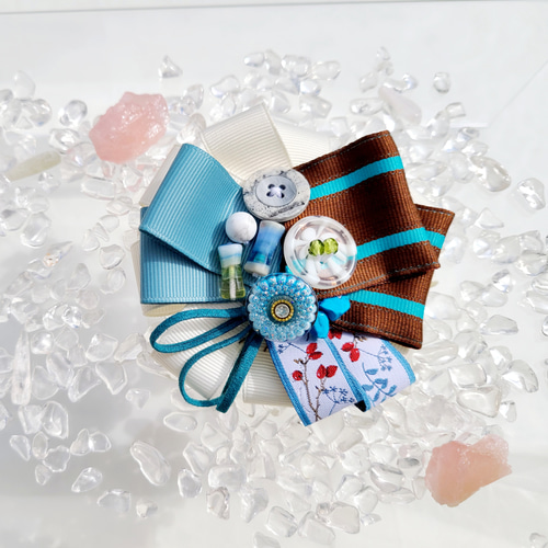 ハンドメイド　ブローチ　acufactum アクファクトゥム ハンドメイドブローチacufactum アクファクトゥム