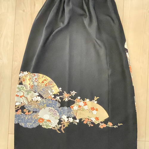 着物リメイク 黒留袖リメイク 扇面と雪輪に花々 ロングスカート 正絹
