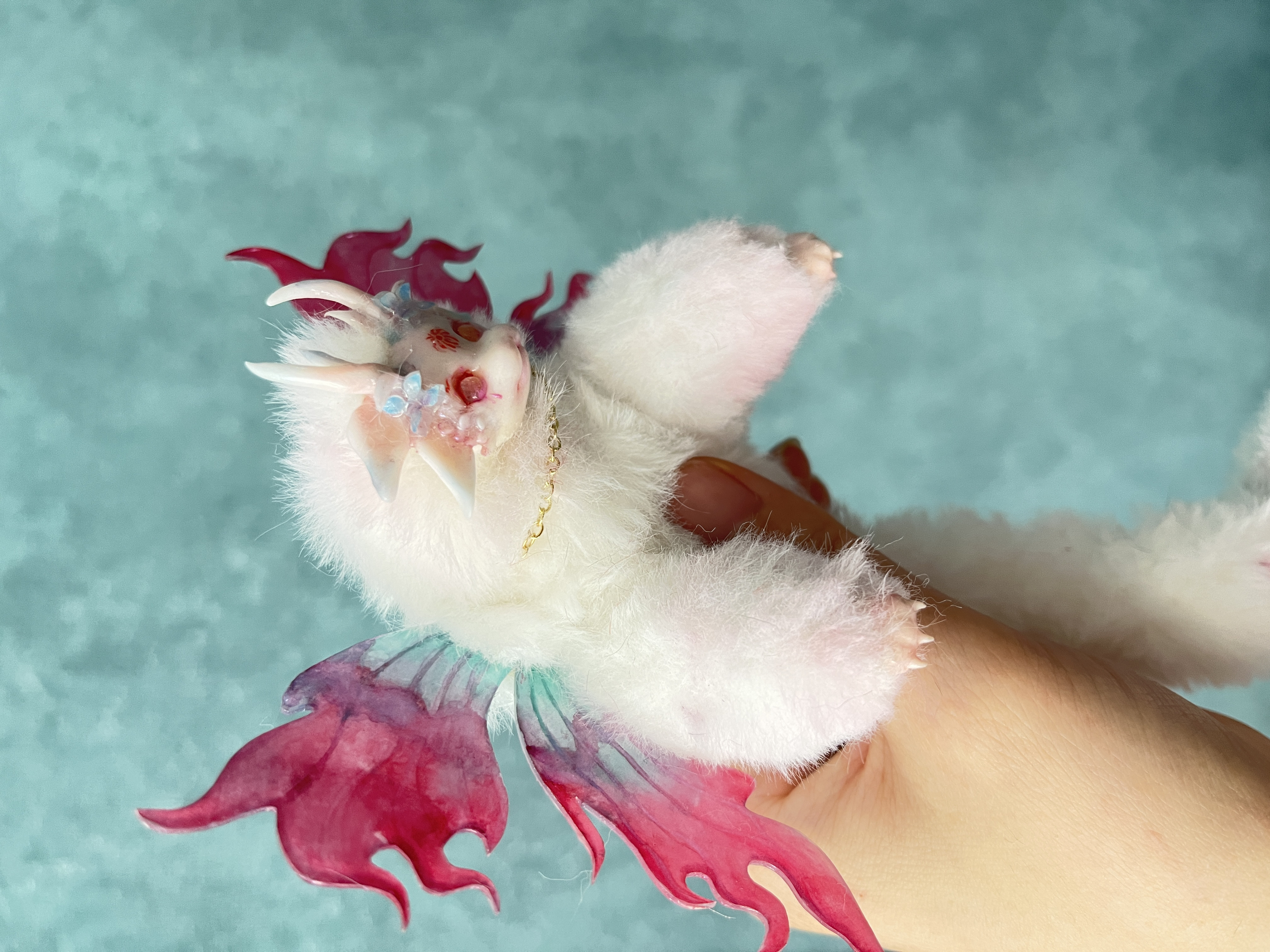 不思議な動物　花火精霊赤い