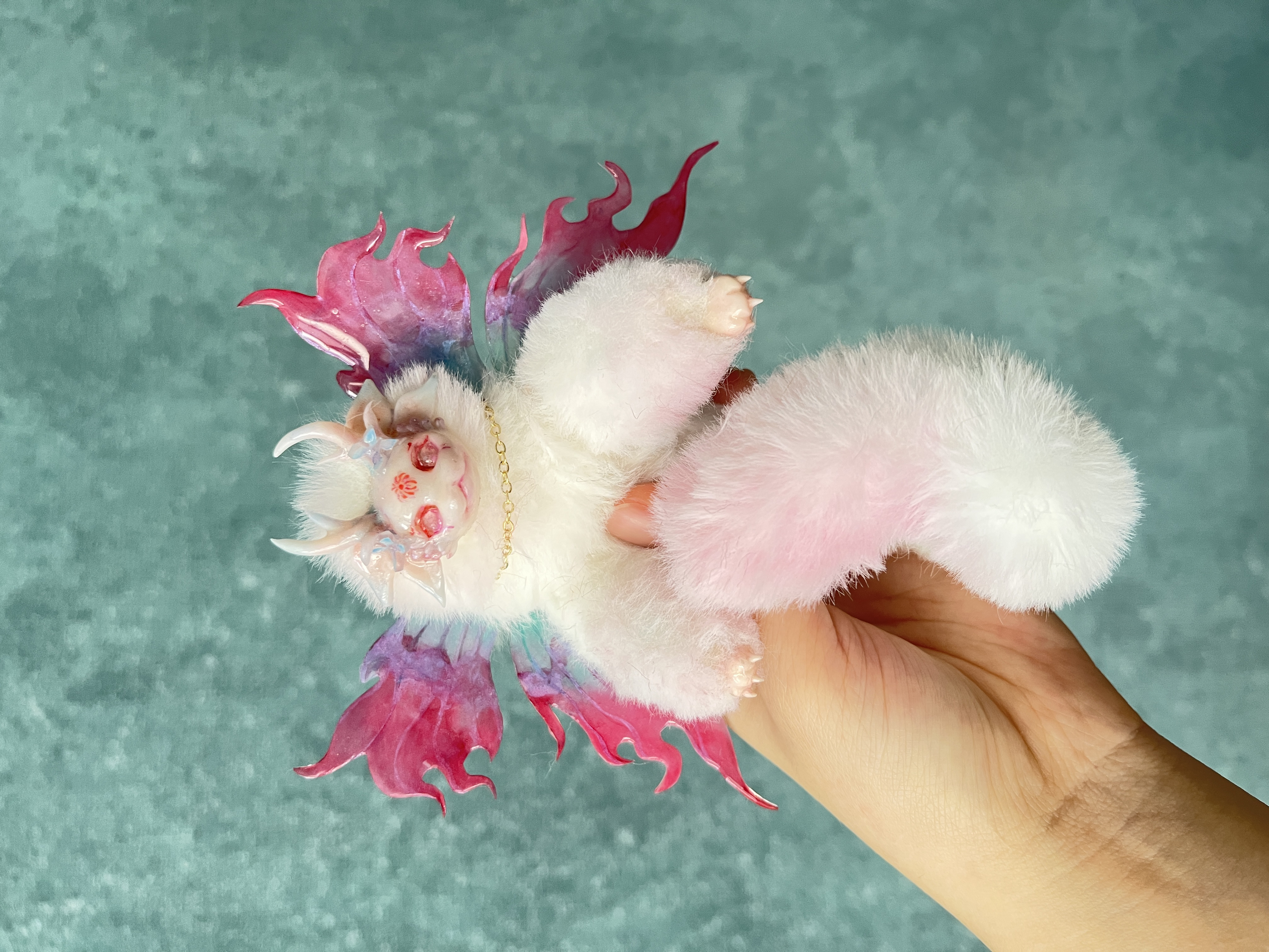 不思議な動物　花火精霊赤い