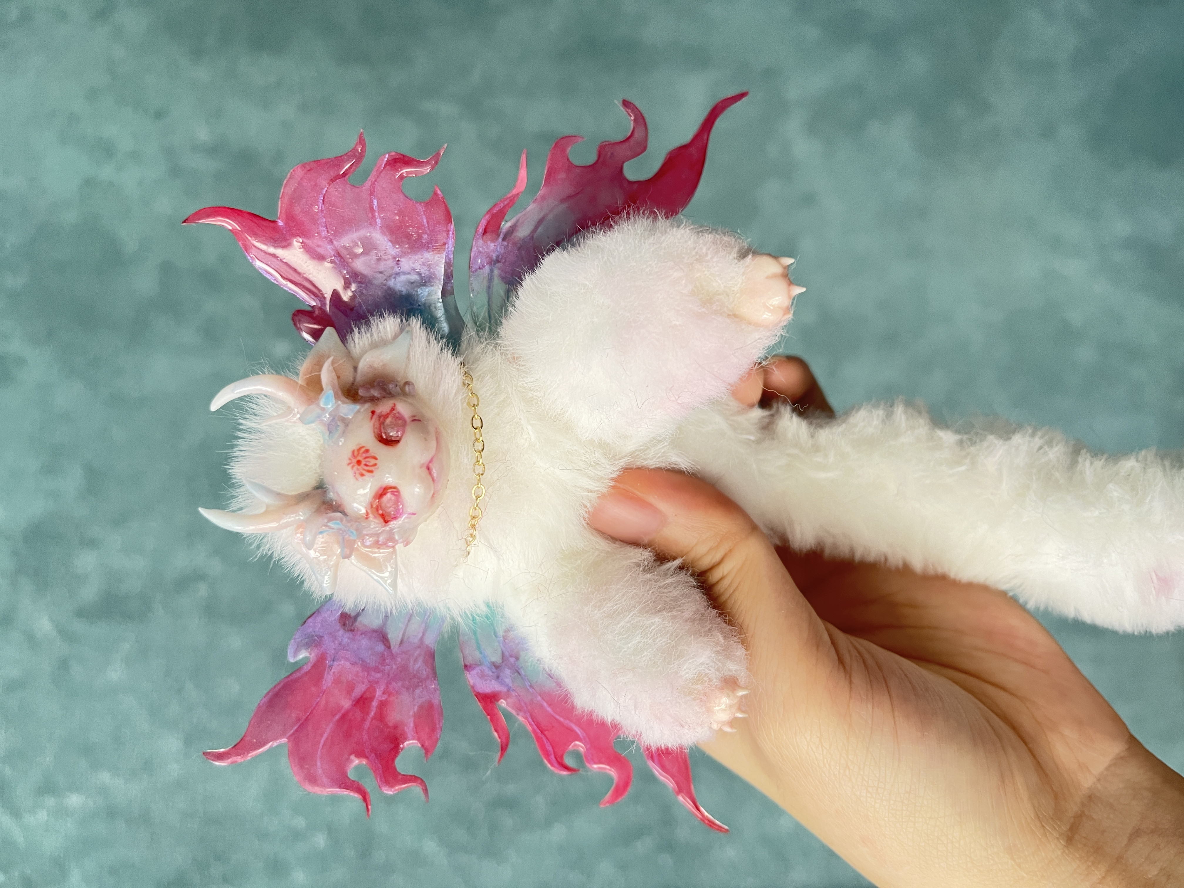 不思議な動物　花火精霊赤い