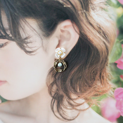 【SALE】お花とツタ風リボンチャーム ガーリーな耳飾り  ピアス イヤリング ピンク 3枚目の画像