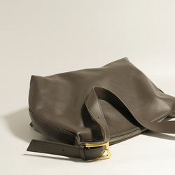 シンプルで柔らかい本革のスタイリッシュショルダーバッグレディースバッグ 6枚目の画像